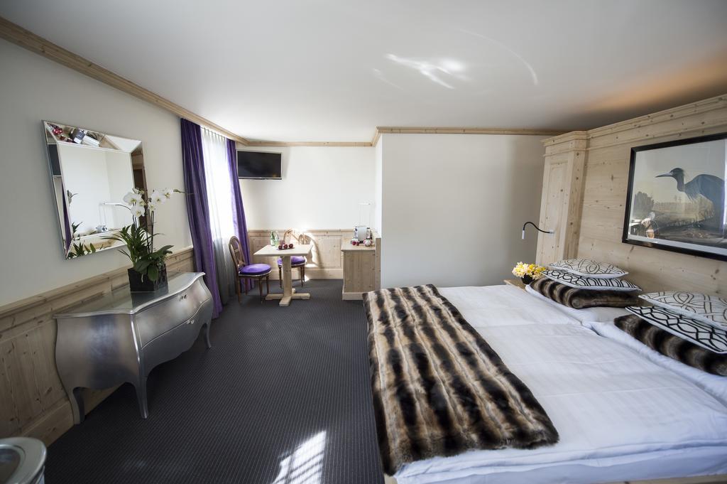 Hotel Weiss Kreuz Malans Стая снимка